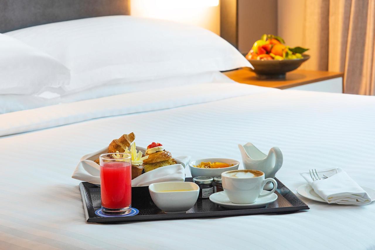 דובאי Asiana Grand Hotel מראה חיצוני תמונה Room service