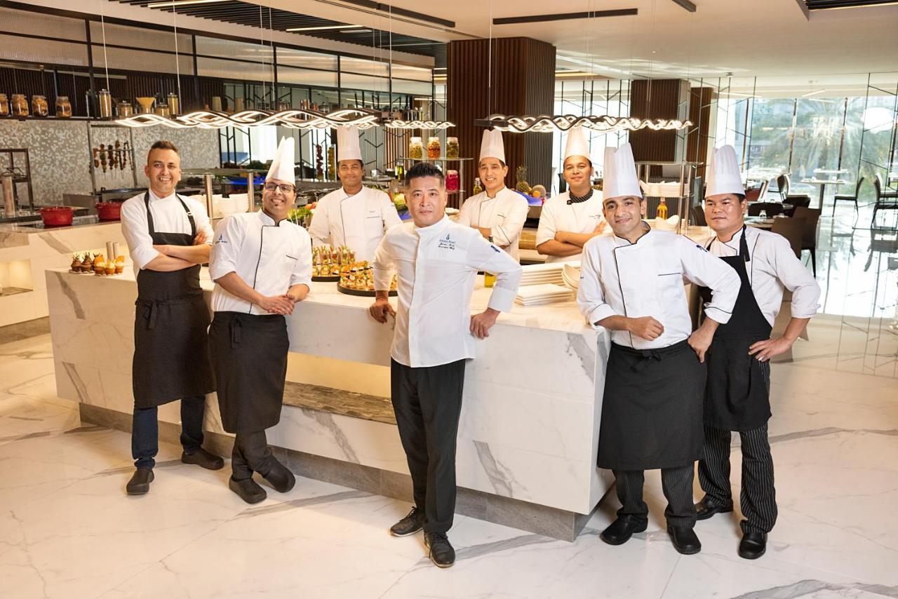 דובאי Asiana Grand Hotel מראה חיצוני תמונה Culinary team at the Conrad Dubai